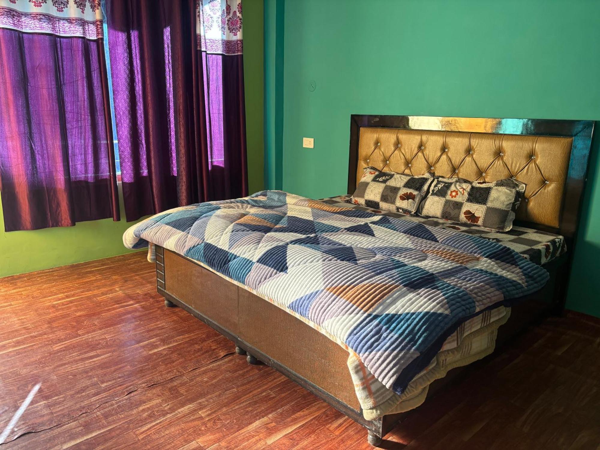 Shalom Guesthouse And Cafe Kalgha Bagian luar foto