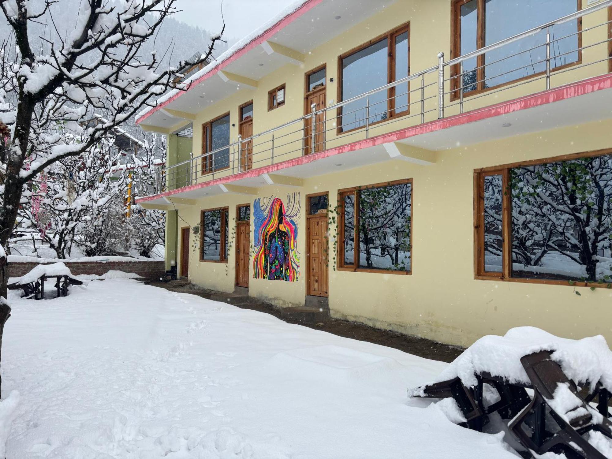 Shalom Guesthouse And Cafe Kalgha Bagian luar foto