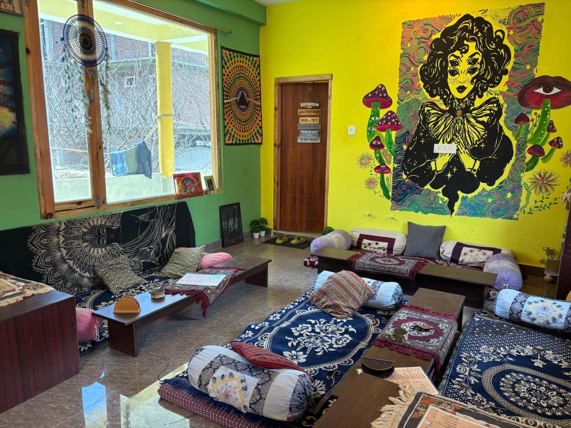 Shalom Guesthouse And Cafe Kalgha Bagian luar foto