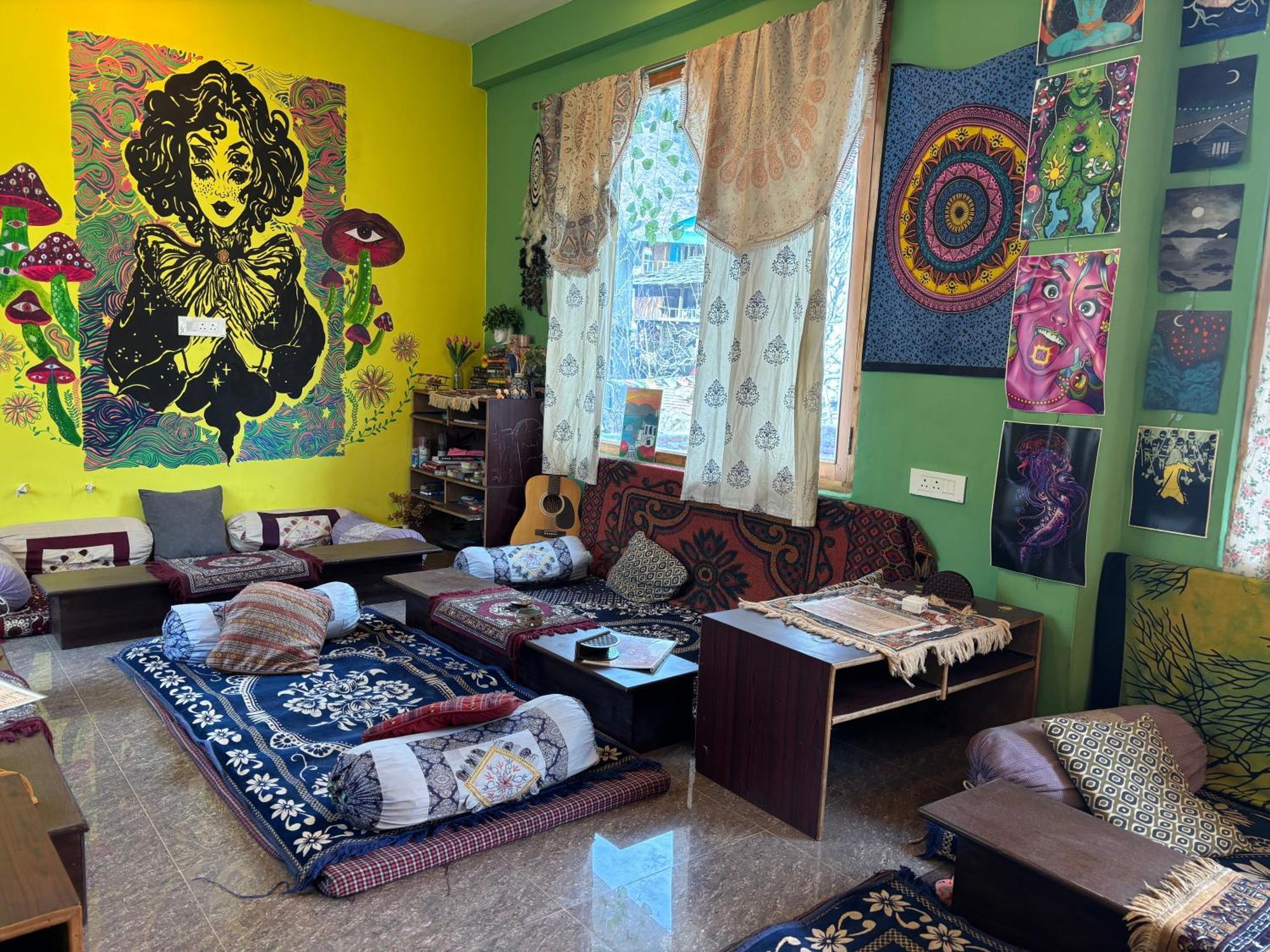 Shalom Guesthouse And Cafe Kalgha Bagian luar foto