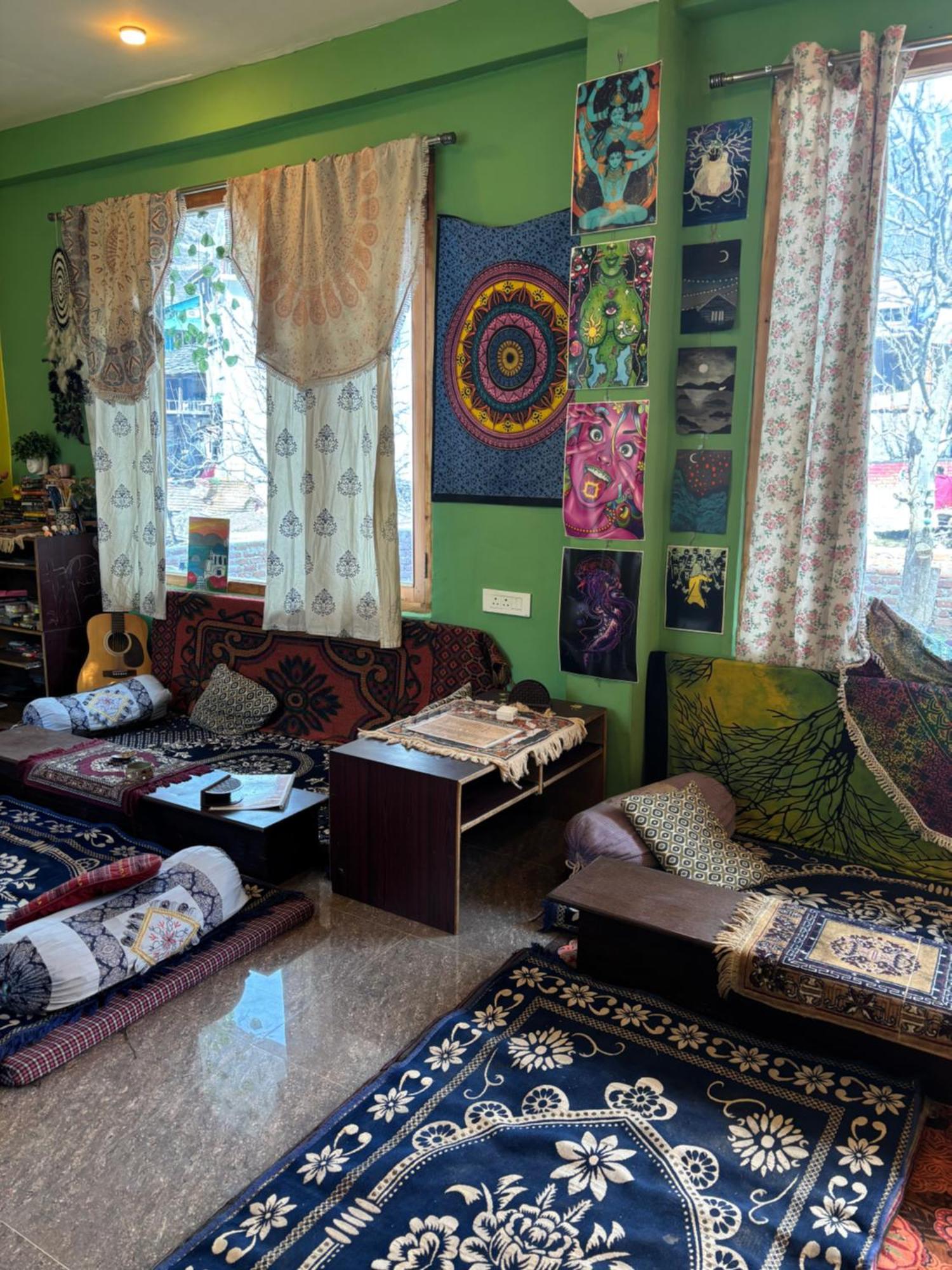 Shalom Guesthouse And Cafe Kalgha Bagian luar foto