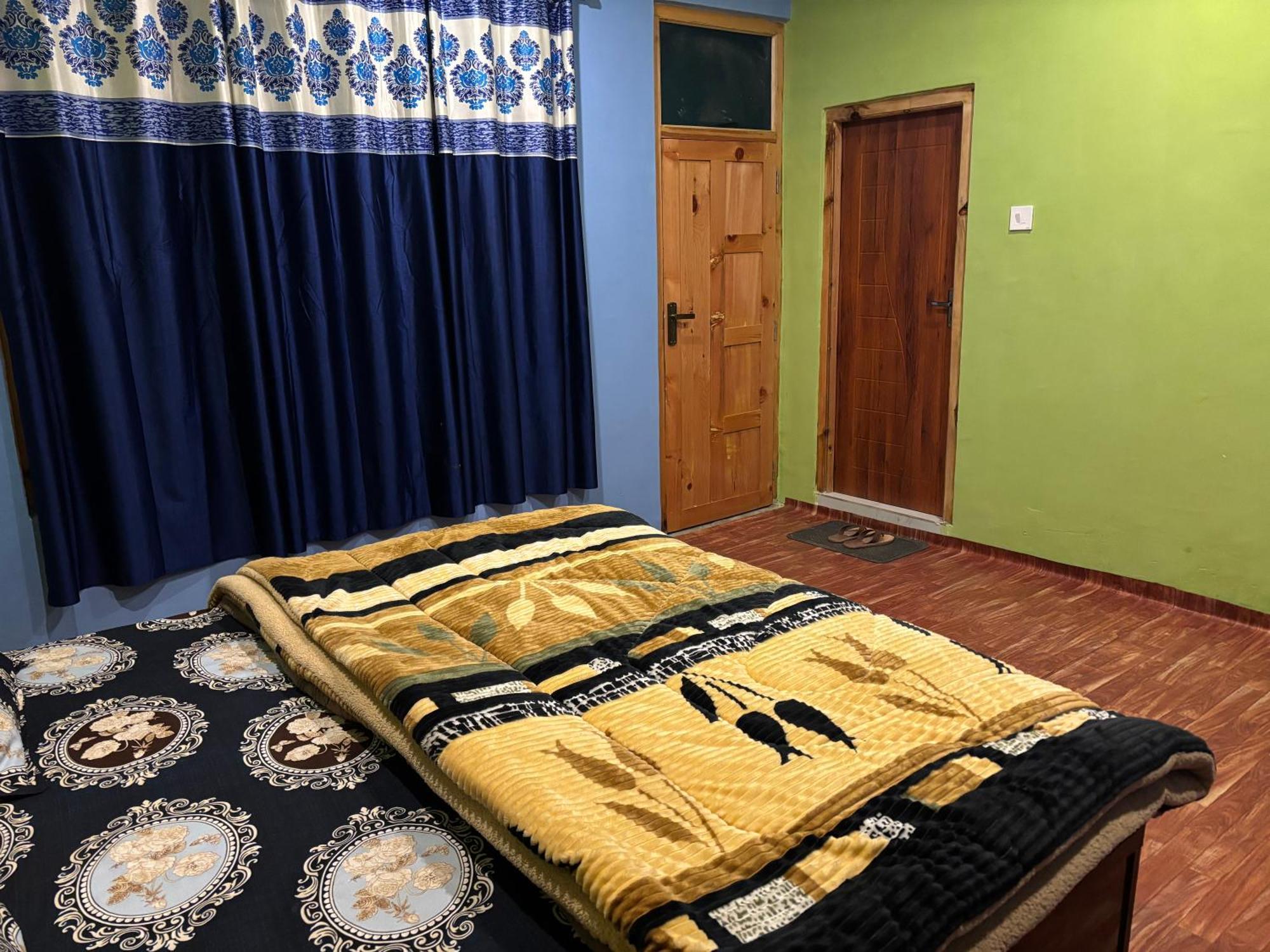 Shalom Guesthouse And Cafe Kalgha Bagian luar foto