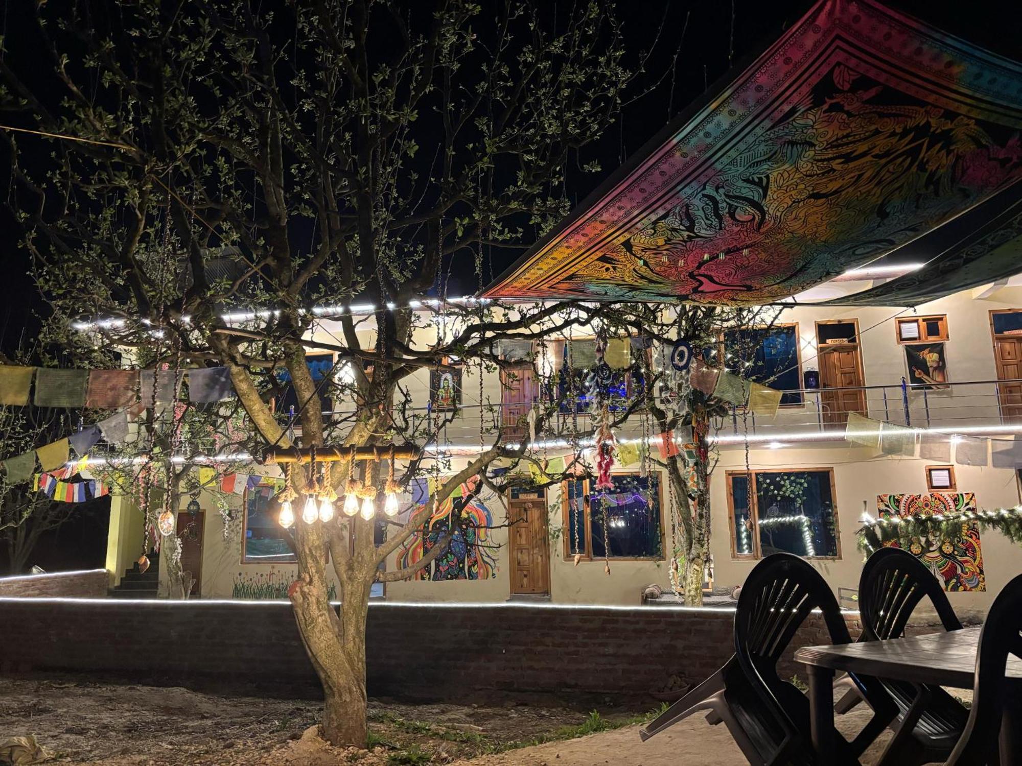 Shalom Guesthouse And Cafe Kalgha Bagian luar foto