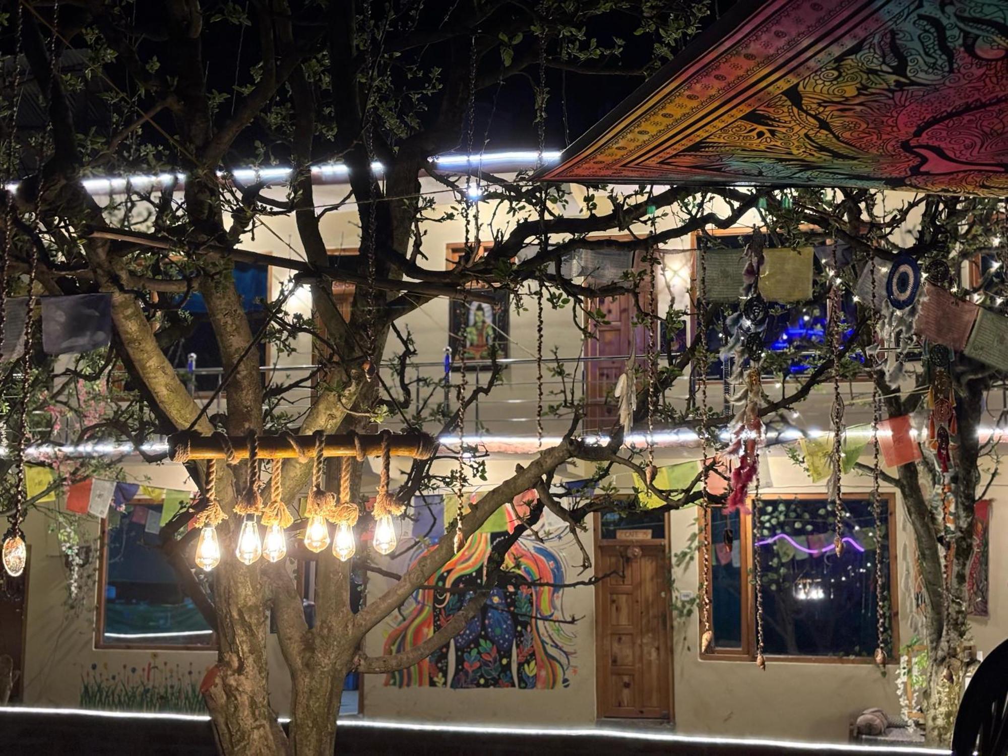 Shalom Guesthouse And Cafe Kalgha Bagian luar foto