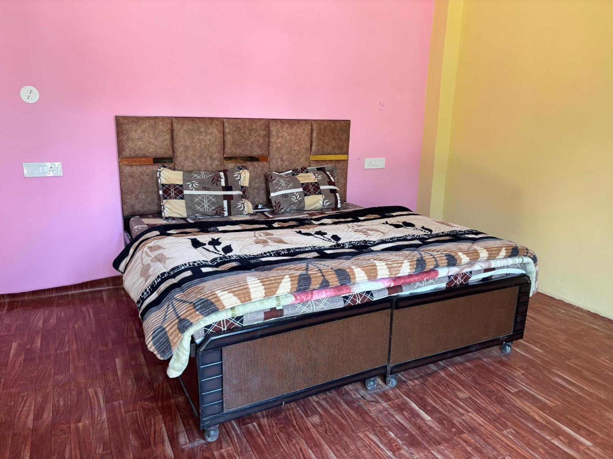Shalom Guesthouse And Cafe Kalgha Bagian luar foto